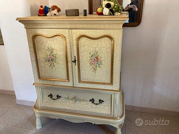 Mobile antico porta tv