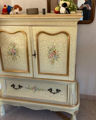 Mobile antico porta tv