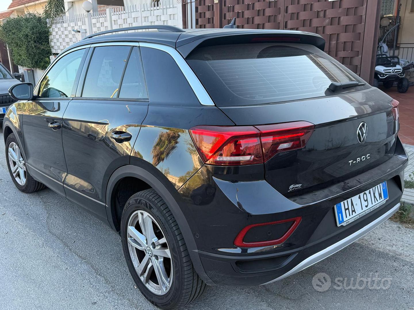 Volkswagen T-Roc 2023 photo 2