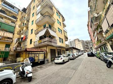 4 LOCALI A NAPOLI