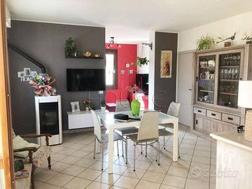 Appartamento di 156 m² con 4 locali e box auto a S
