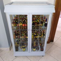 Vetrina Con Bottiglie Collezione