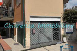 Bottega Mq 137 con spazio esterno Pedara Centro