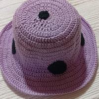 Cappellino lavorato a mano 