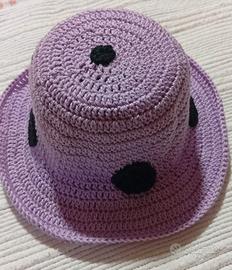 Cappellino lavorato a mano 