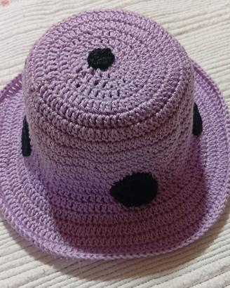 Cappellino lavorato a mano 