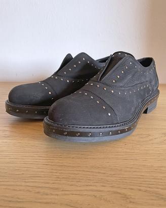 Scarpe francesine nere con borchie