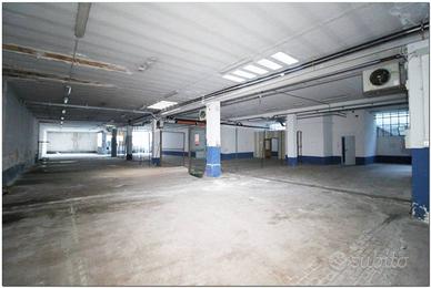 Immobile di 1150 m² a Vercelli