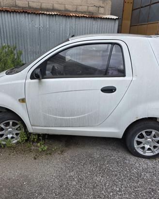 AUTO ELETTRICA CINESE A 16 ANNI