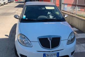 Lancia Ypsilon Momo Design