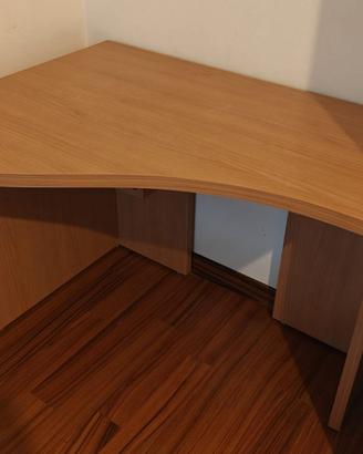 scrivania in legno