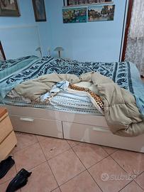 Armadio  con 2 comodini ,2 cassettiere  letto