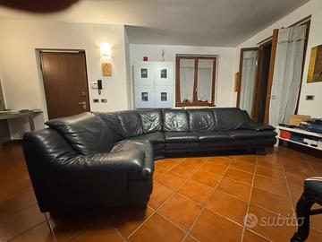 Super prezzo soli 150€ divano angolare vera pelle