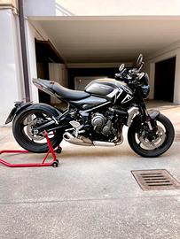 Triumph trident 660