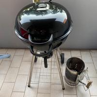 Barbecue con coperchio e accenditore