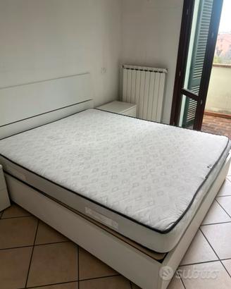 Struttura letto matrimoniale e materasso