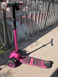 Monopattino a 3 ruote elettrico