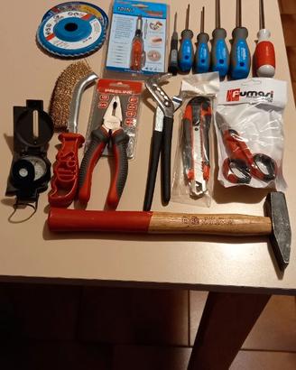 CACCIAVITI ED ATTREZZI VARI