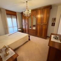 Camera da letto completa in legno vintage