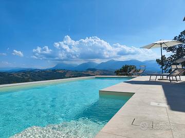 Piscina con vista mozzafiato, 16 posti, dal 23/08