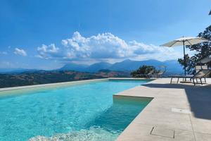 Piscina con vista mozzafiato, 16 posti, dal 23/08