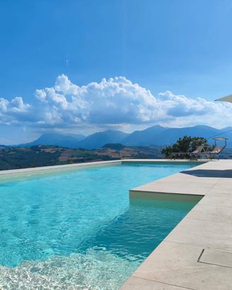 Piscina con vista mozzafiato, 16 posti, dal 23/08