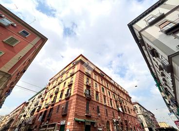 2 LOCALI A NAPOLI
