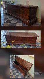 Cassapanca in legno .