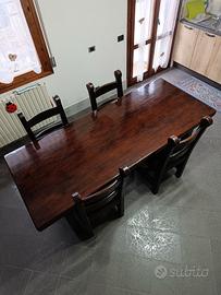 Tavolo completo di Nr. 4 sedie.