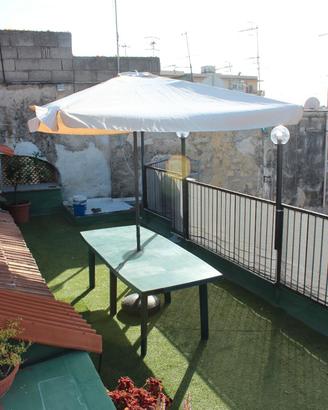 Tavolo + ombrellone da giardino