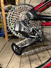 Cambio SRAM XX1 Eagle AXS 12 V con Comando.