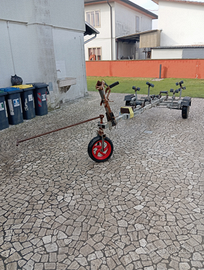 Carrello da darsena con documenti