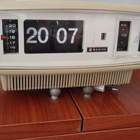 vintage radio sveglia Sanyo 