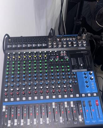 Mixer Yamaha MG16XU (16 canali)