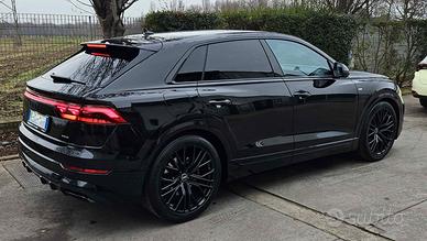 Audi Q8 S line 50 TDI 286 cv