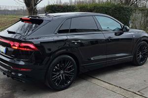 Audi Q8 S line 50 TDI 286 cv