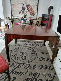 tavolo da pranzo vintage  con sedie  