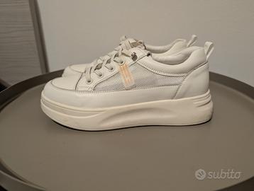 Sneakers bianche leggere donna, tipo slip-on (3