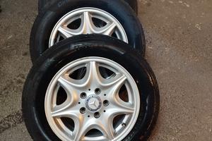 Cerchi in lega raggio 15 con gomme estive.