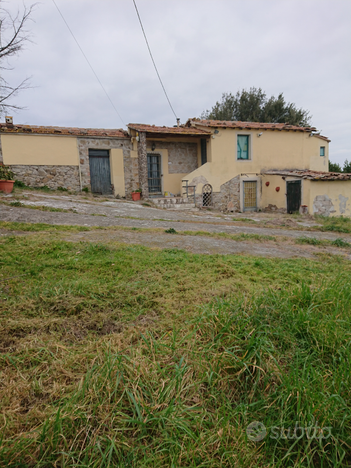 Rudere indipendente con terreno