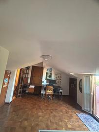 Locale mansarda ad uso ufficio