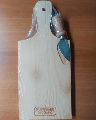 Tagliere in legno del Parmigiano Reggiano