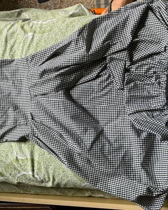 Vestito a quadri bianco-nero con gonna a palloncin