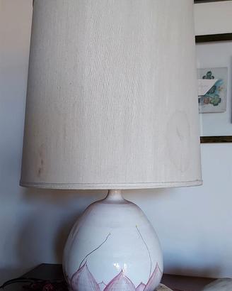 Lampada da tavolo in ceramica realizzata a mano