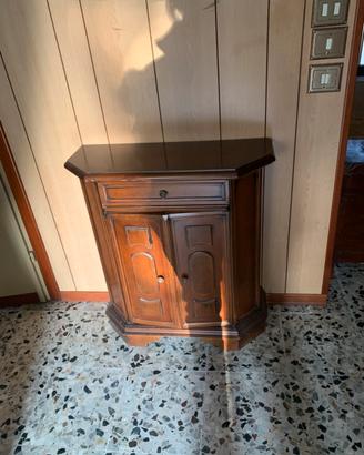 Mobiletto in legno