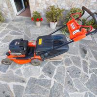 Rasaerba professionale trazionato Oleo-mac