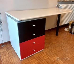 scrivania 4 cassetti