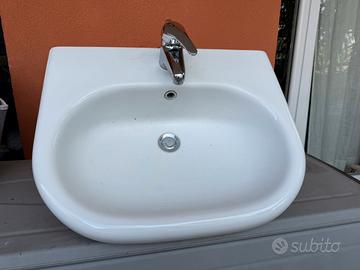 Lavabo bagno con colonna