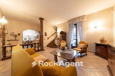 VILLA INDIPENDENTE CON CAMINO E DUE B