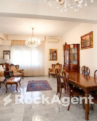 AMPIA METRATURA CON POSTO AUTO E CANTINA